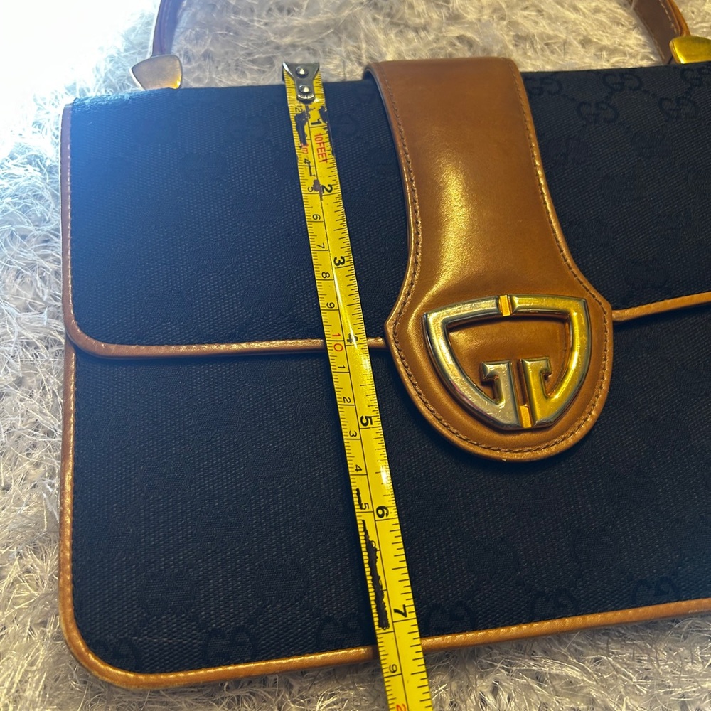 Elegant Black and Tan Handbag - Picture 4 of 11